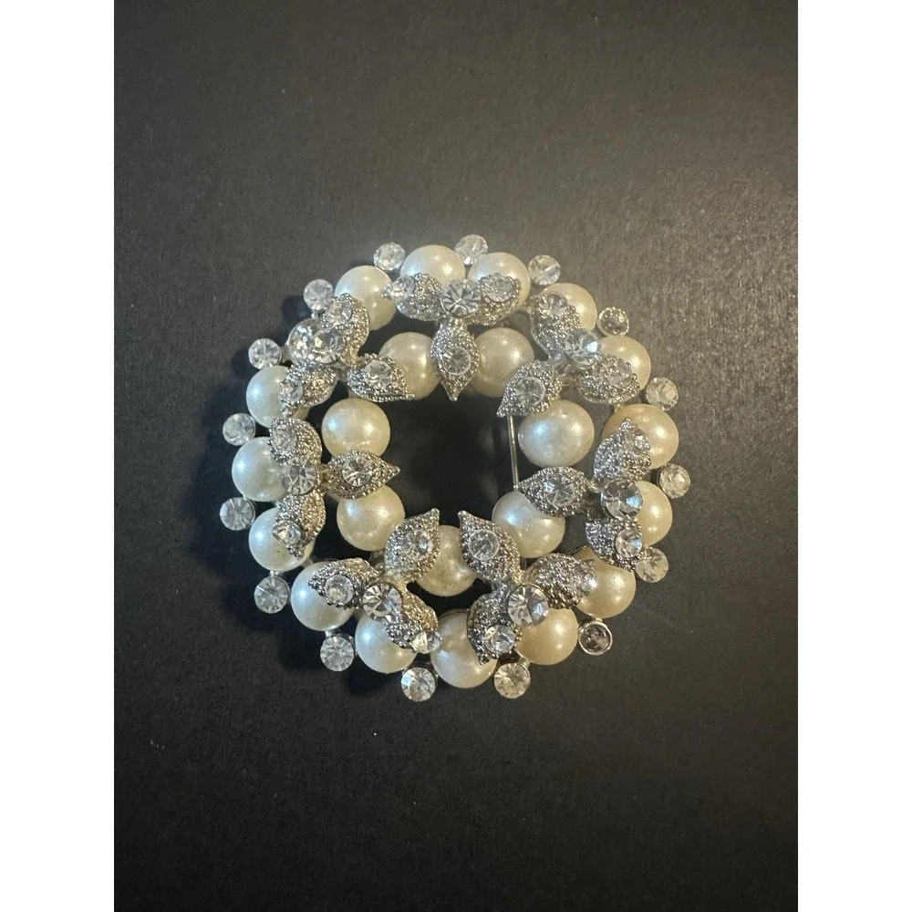 Vintage Rhinestone Brooch White Silver Pearl Wreath Brooch‎ Pin